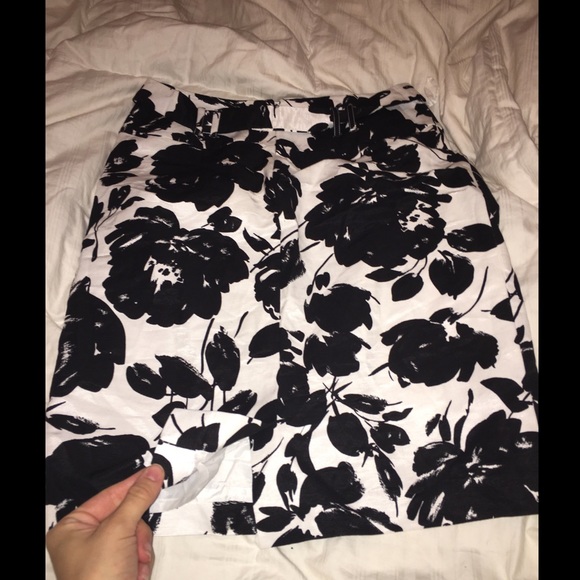 Antonio Melani Black And White Floral Skirt - Picture 4 of 6